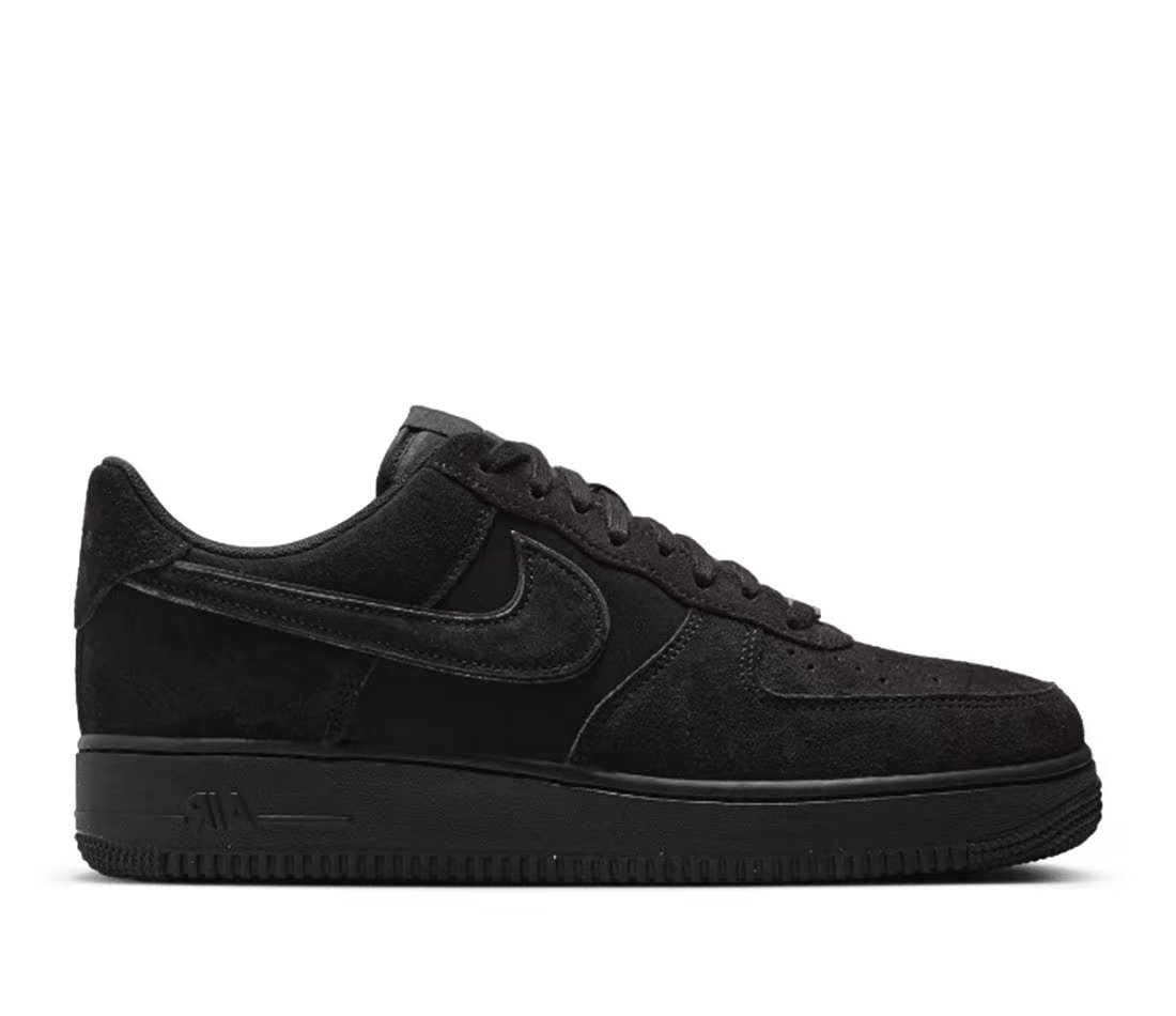 Nike Air Force 1 07 LV8 Black Cat — vue principale