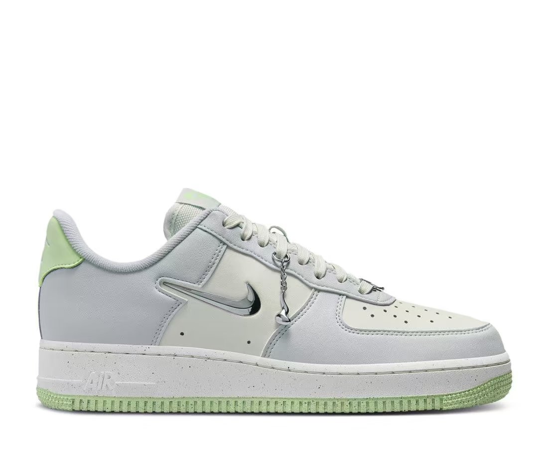 Nike Air Force 1 Low 07 SE Next Nature Sea Glass Vapor Green Liquid Metal — vue principale