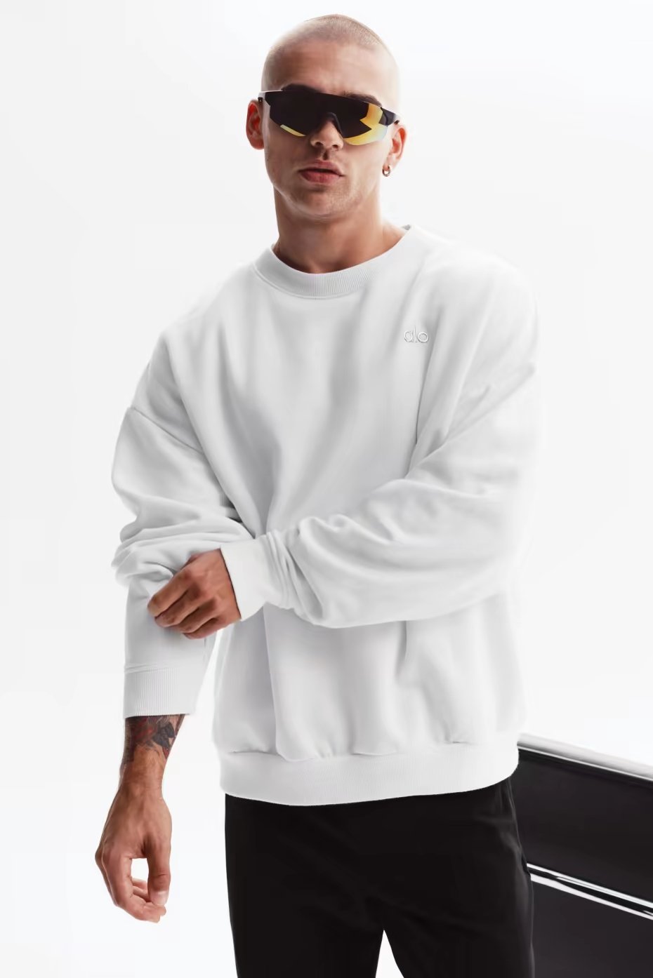 Alo Yoga Accolade Crew Neck Pullover - White