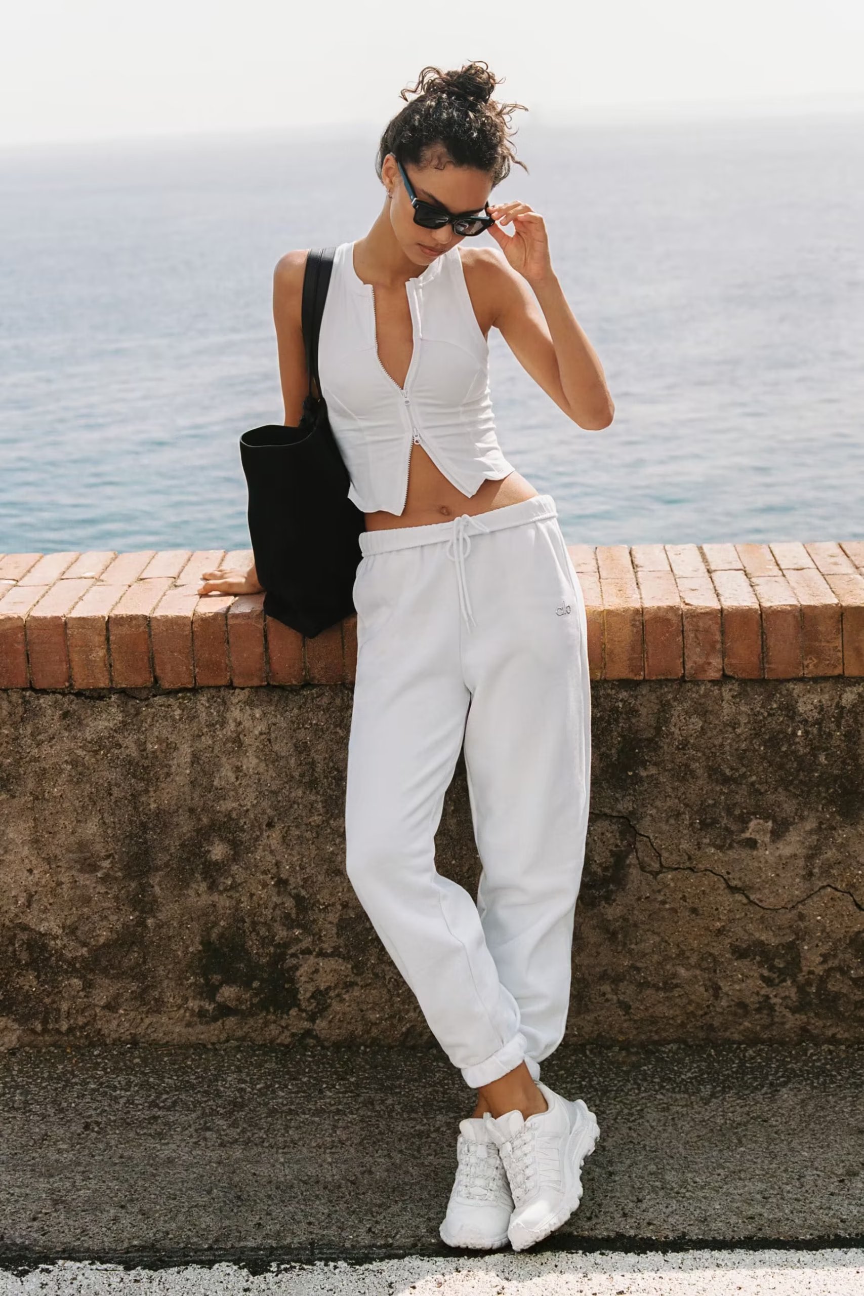 Alo Yoga Accolade Sweatpant - White
